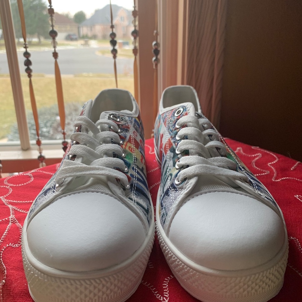 Chuck Taylor-like NIB Sneakers 6  white red blu - Picture 4 of 7